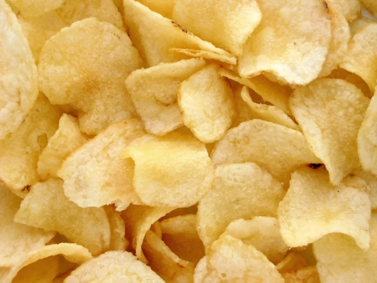 Free close potato chips image