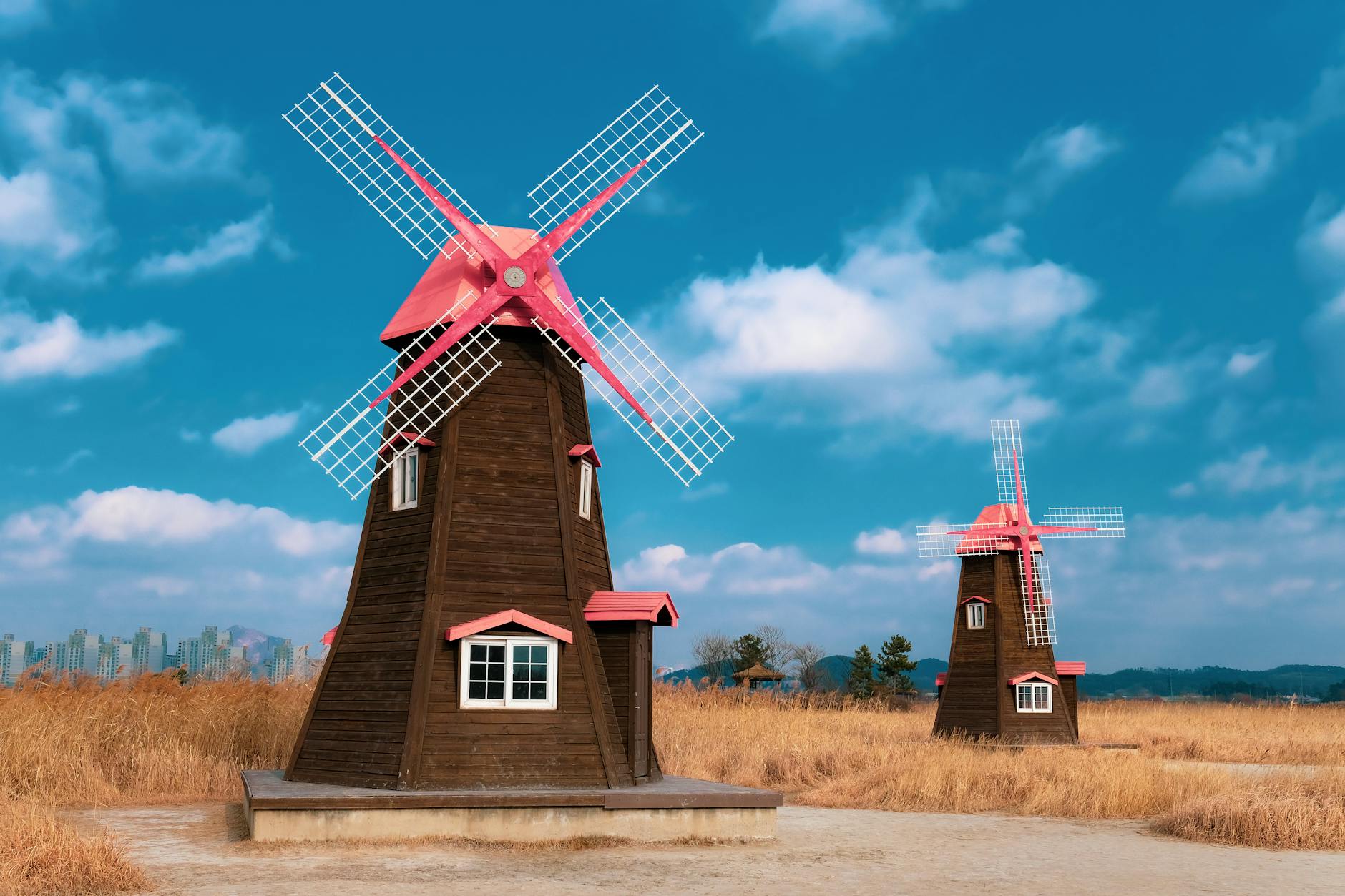 brown and red wind mill